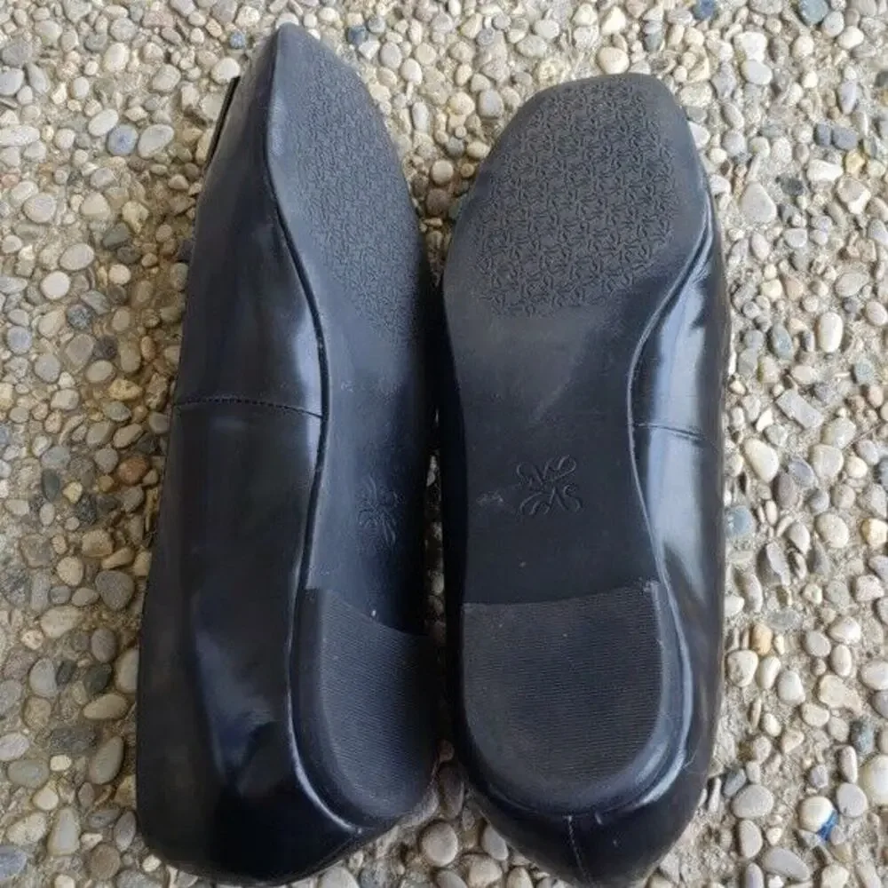 Simply Vera Vera Wang Black Flats Size 6.5
